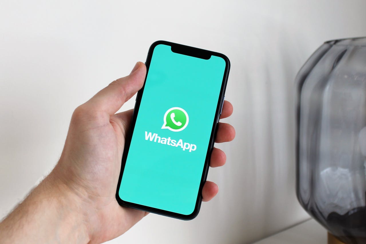 WhatsApp Testing Redesigned Voice Call Interface for Improved User Experience